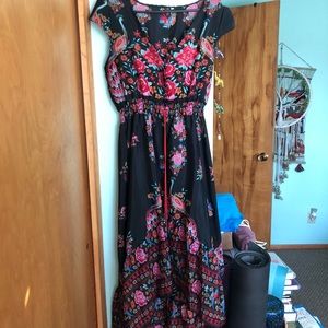 High low dress with elastic/tie waist! Worn once